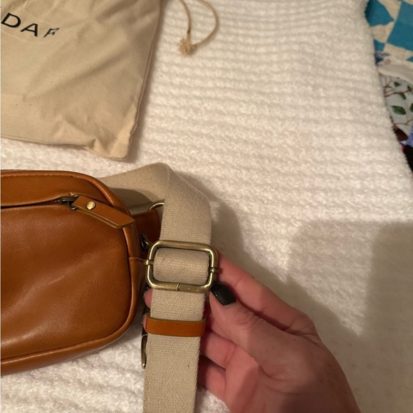 Andar Tan Leather Crossbody Bag - Picture 6 of 7